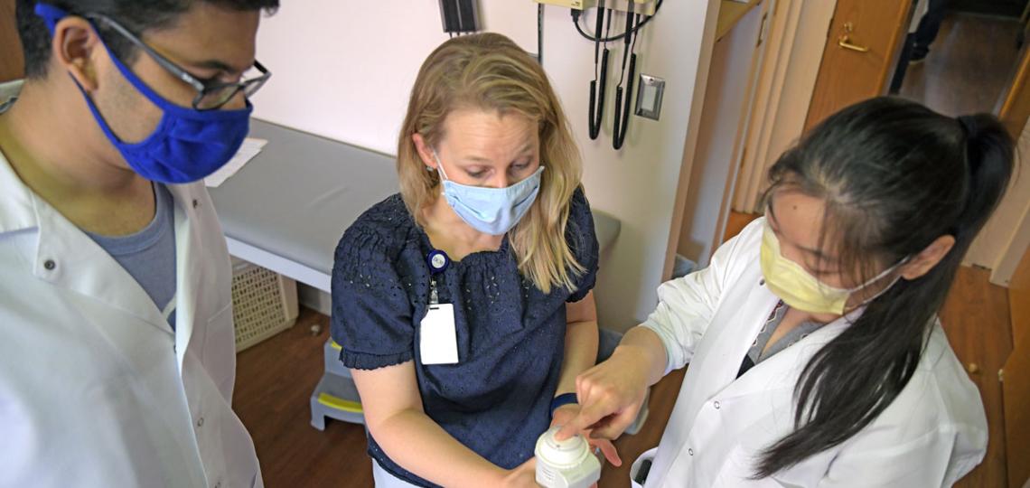 Members of the Moran Lab working together 