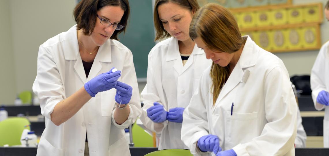 Tropical Medicine students in the lab.