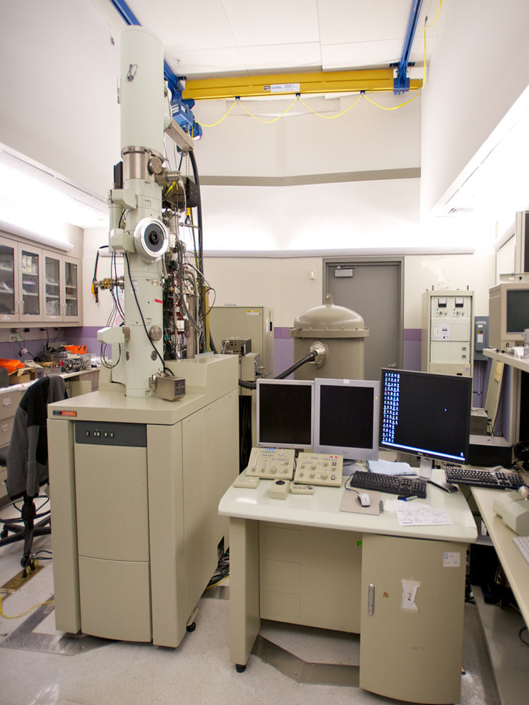JEOL 2200FS (200 kV) electron microscope